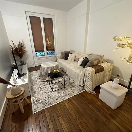 Cosy Proche Tour Eiffel